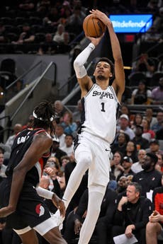 Sin Popovich por 4to duelo en fila, Spurs vencen a Trail Blazers 118-105