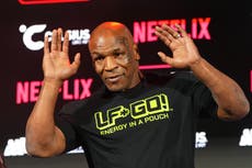 Mike Tyson vomitó sangre en el avión antes de pelea contra Jake Paul