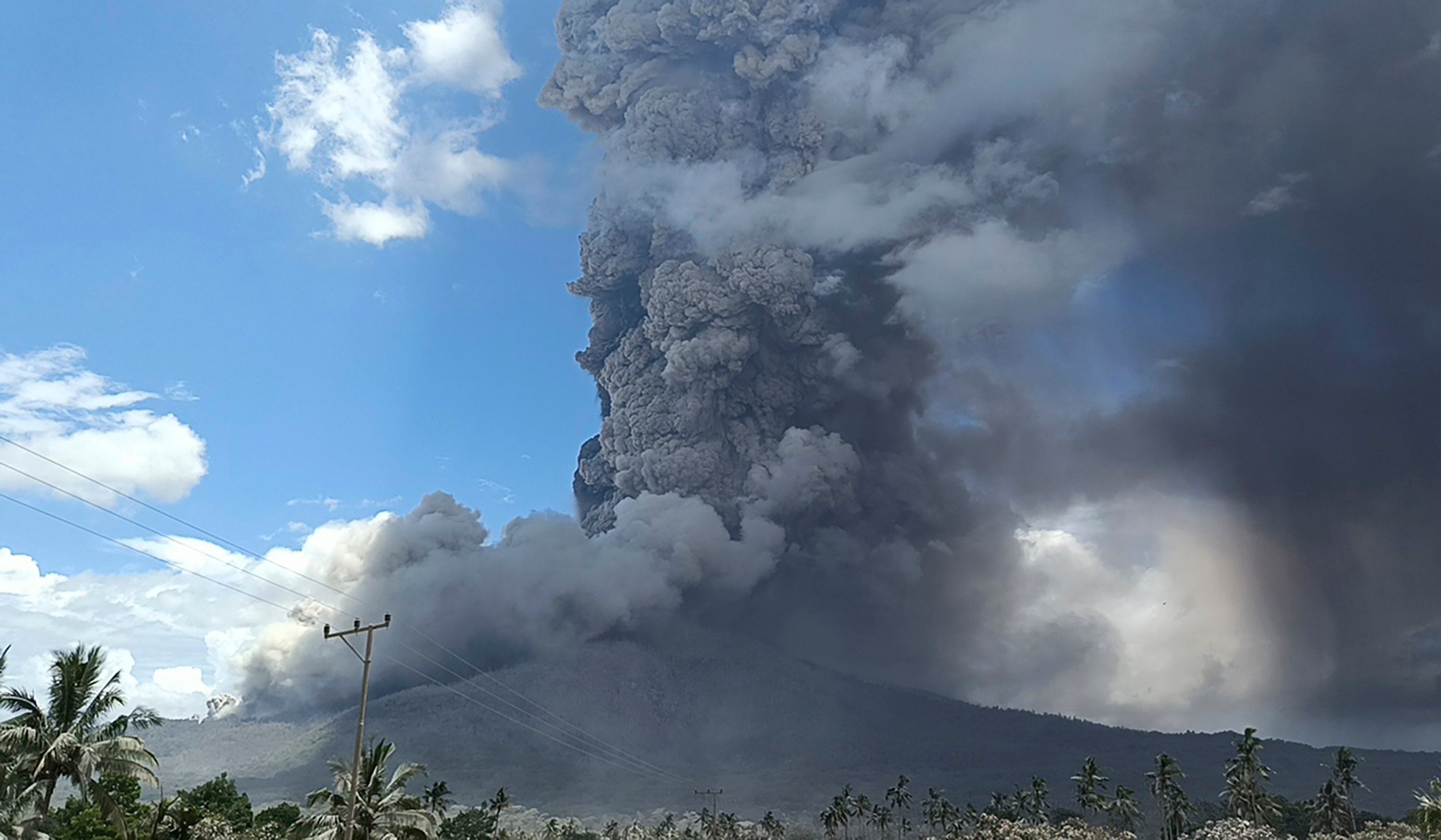 INDONESIA-VOLCÁN