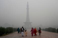 Distritos en Pakistán cierran parques y museos por niveles de contaminación récord