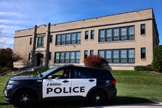 Arrestan a menor que intentó ingresar armado a primaria en Wisconsin