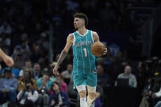 Ball anota 31 puntos y Miller 29 para que Hornets aplasten a Pacers por 103-83