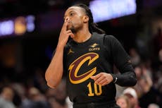 Cavaliers toman ventaja de 41 puntos al descanso y aplastan 136-117 a Warriors