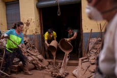 Evacúan a miles de personas en Málaga debido a alerta por más inundaciones 