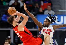 Alperen Sengun anota 27 y lidera a los Rockets en la victoria 101-99 sobre los Pistons