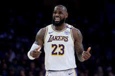 LeBron logra 2do triple-doble seguido, Davis se lesiona en victoria de Lakers 123-103 sobre Raptors