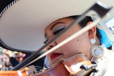 Más de 1.000 mariachis interpretan clásicos como "Cielito Lindo" para romper un récord en México