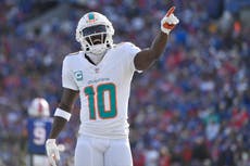 Tyreek Hill jugará con los Dolphins ante los Rams a pesar de lesión en la muñeca