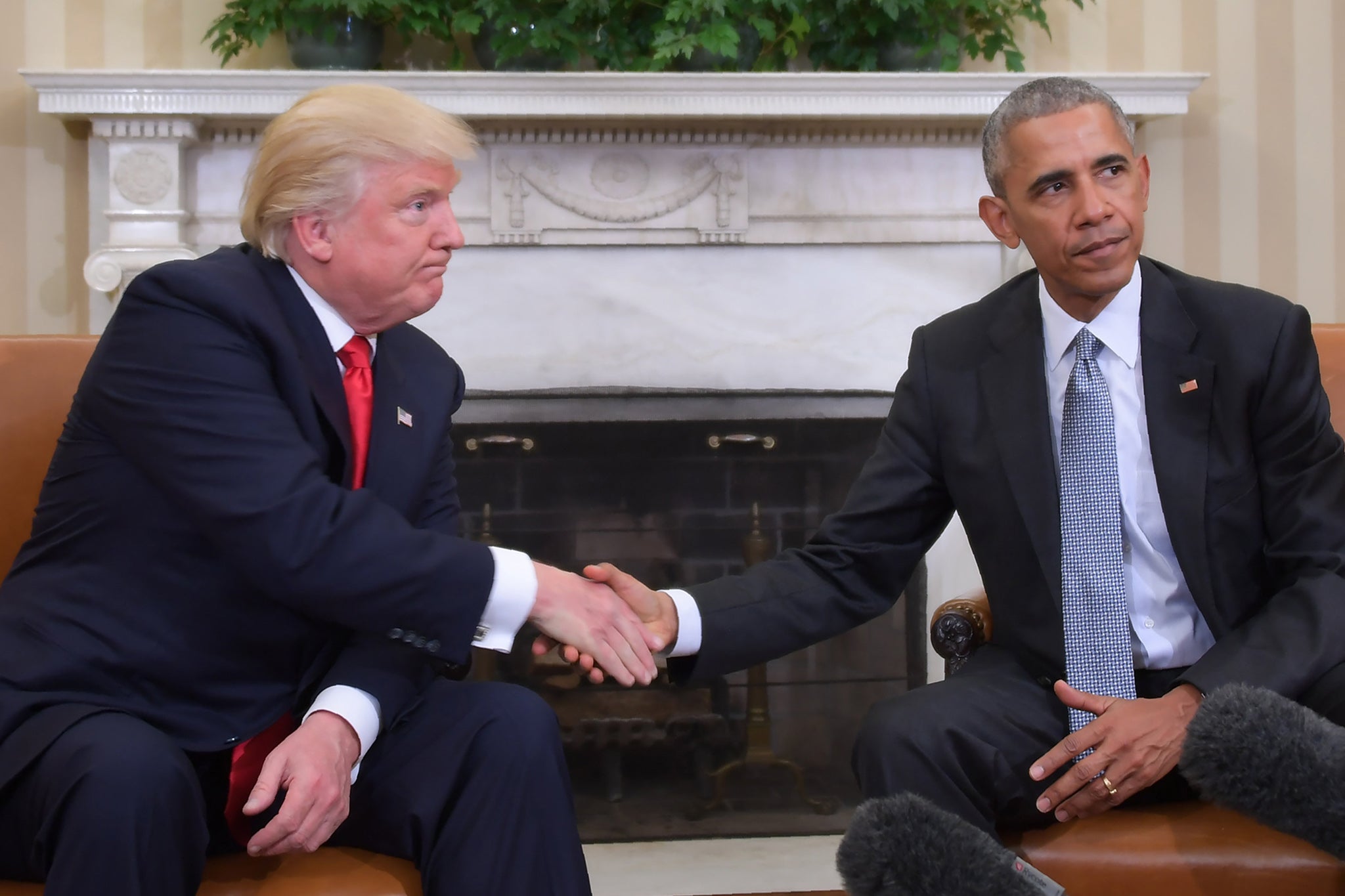 Encuentro entre Trump y Obama en el Despacho Oval, noviembre de 2016. Las imágenes fueron usadas para crear el video con IA