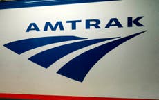 Continúan interrupciones en servicio Amtrak tras incendio cerca de vías en Nueva York