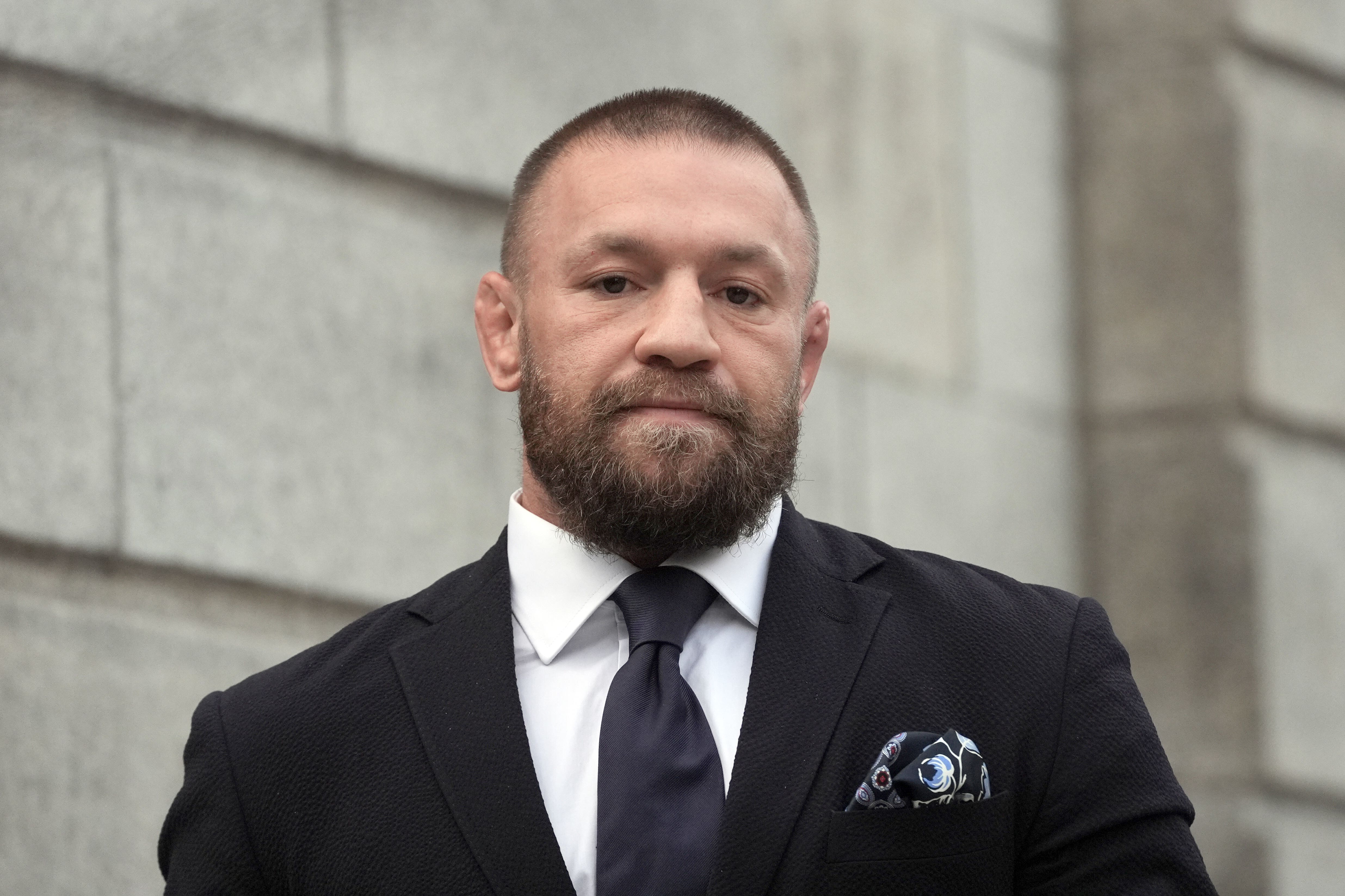 El luchador de artes marciales mixtas Conor McGregor a la salida del Tribunal Superior de Dublín (Brian Lawless/PA)