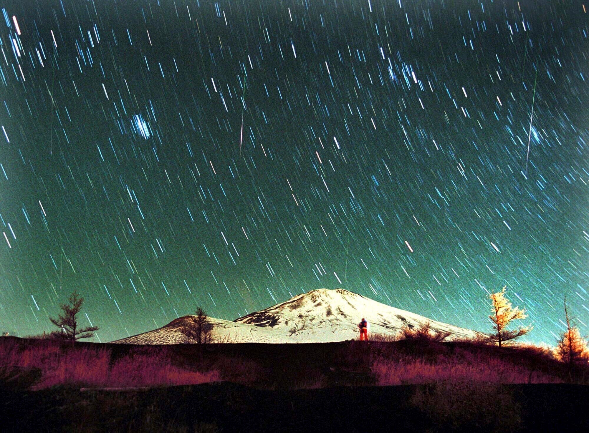 LLUVIA DE METEORITOS