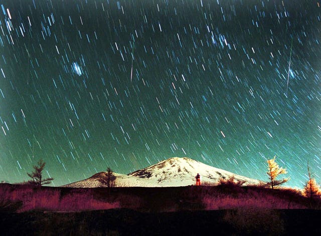 LLUVIA DE METEORITOS