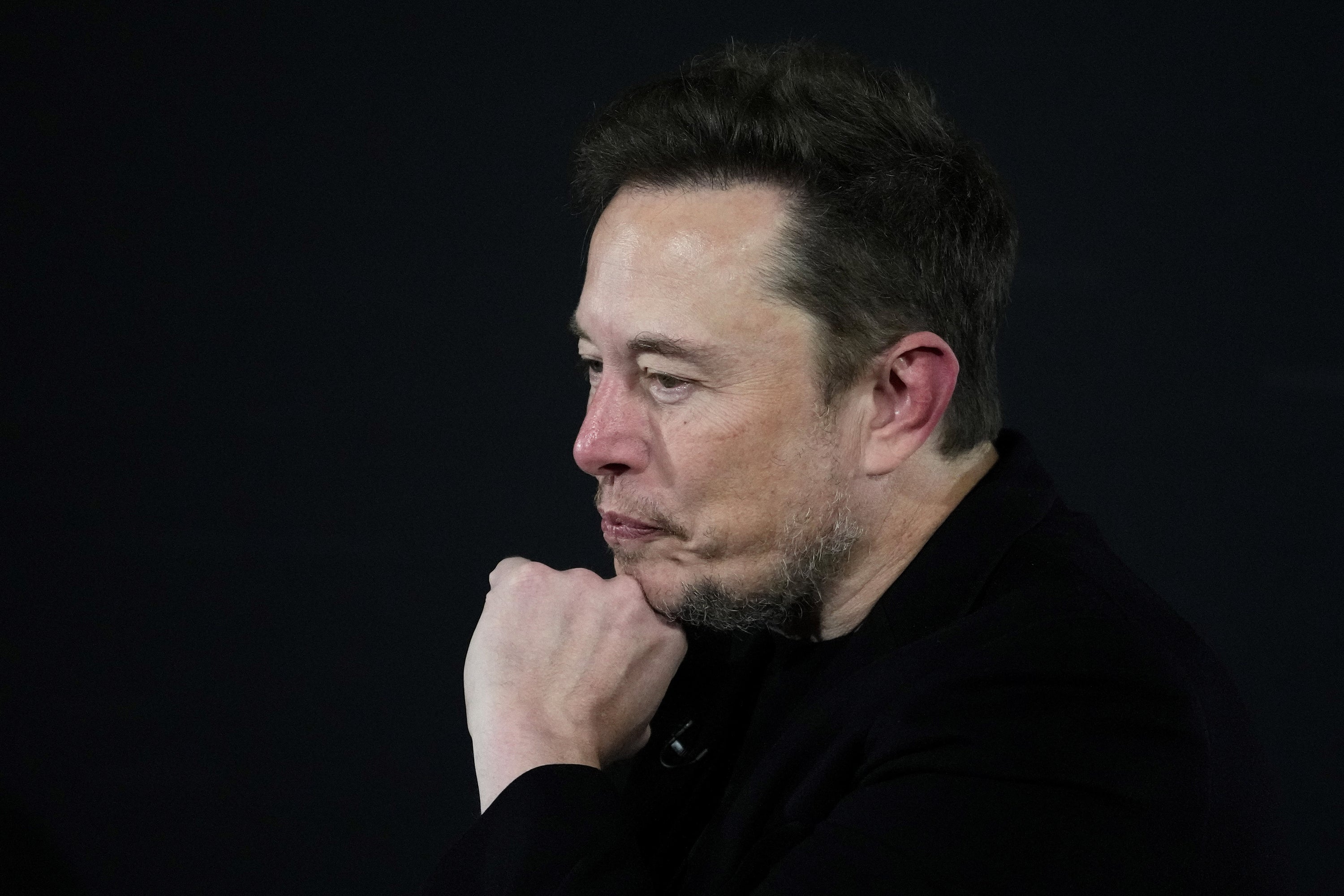 Tanto X como Elon Musk se han visto sometidos a un creciente escrutinio desde que el empresario se hizo cargo del sitio a finales de 2022 (Kirsty Wigglesworth/PA)