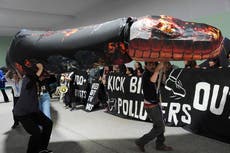 Tras semanas preparando protestas, los activistas en la COP29 sienten el peso de las restricciones