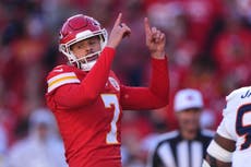 Harrison Butker, pateador de Chiefs, se opera el menisco de la rodilla izquierda y podría volver