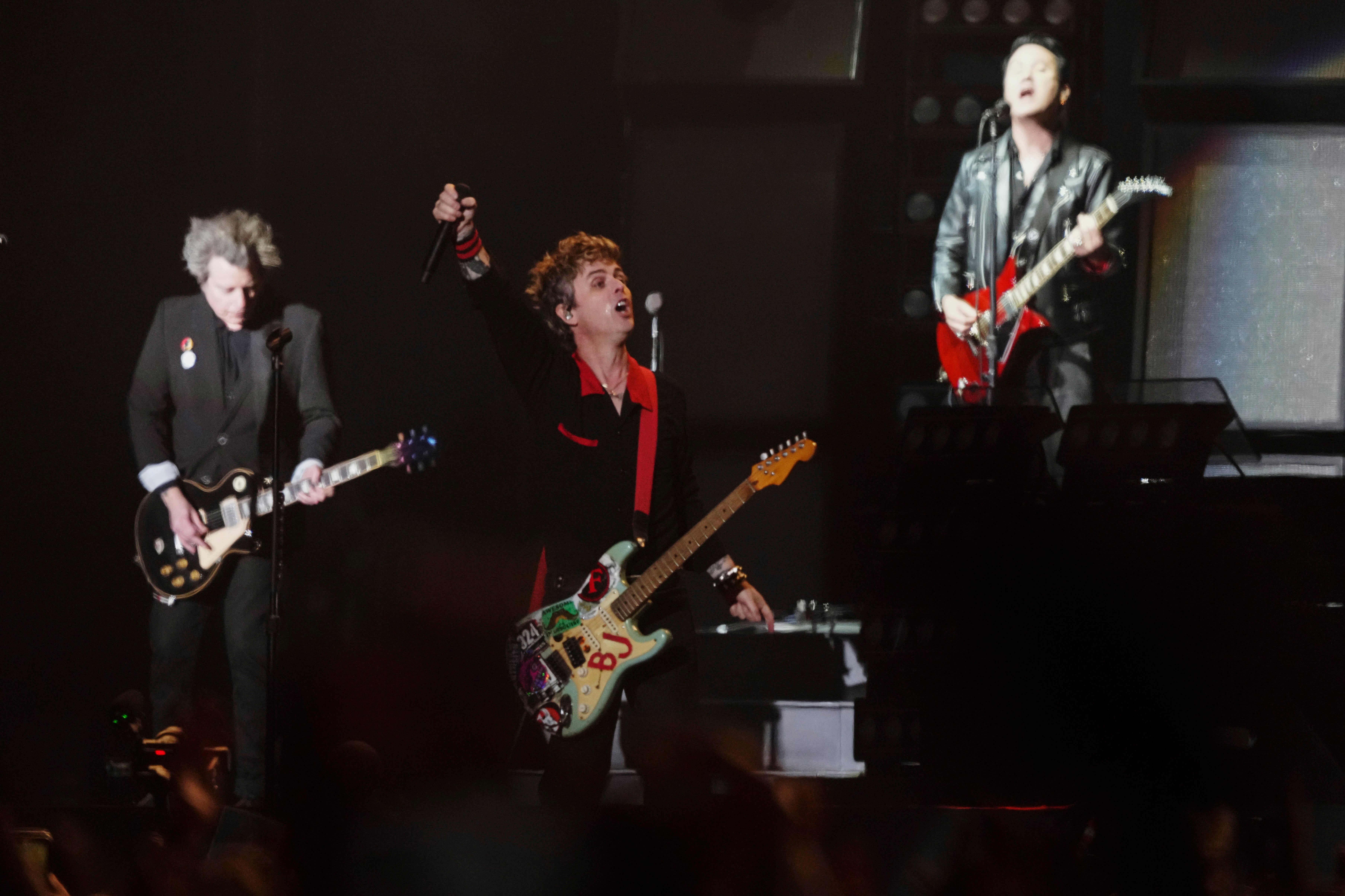 Green Day da un concierto estelar en el Corona Capital y salva a una fan