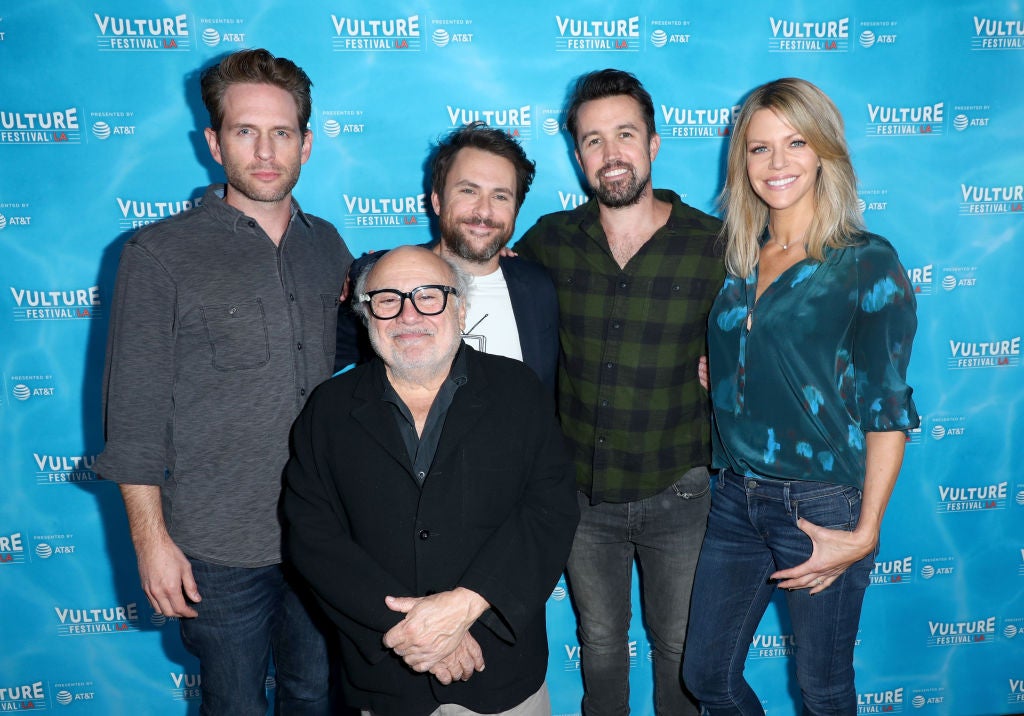 Glenn Howerton, Danny DeVito, Charlie Day, Rob McElhenney y Kaitlin Olson