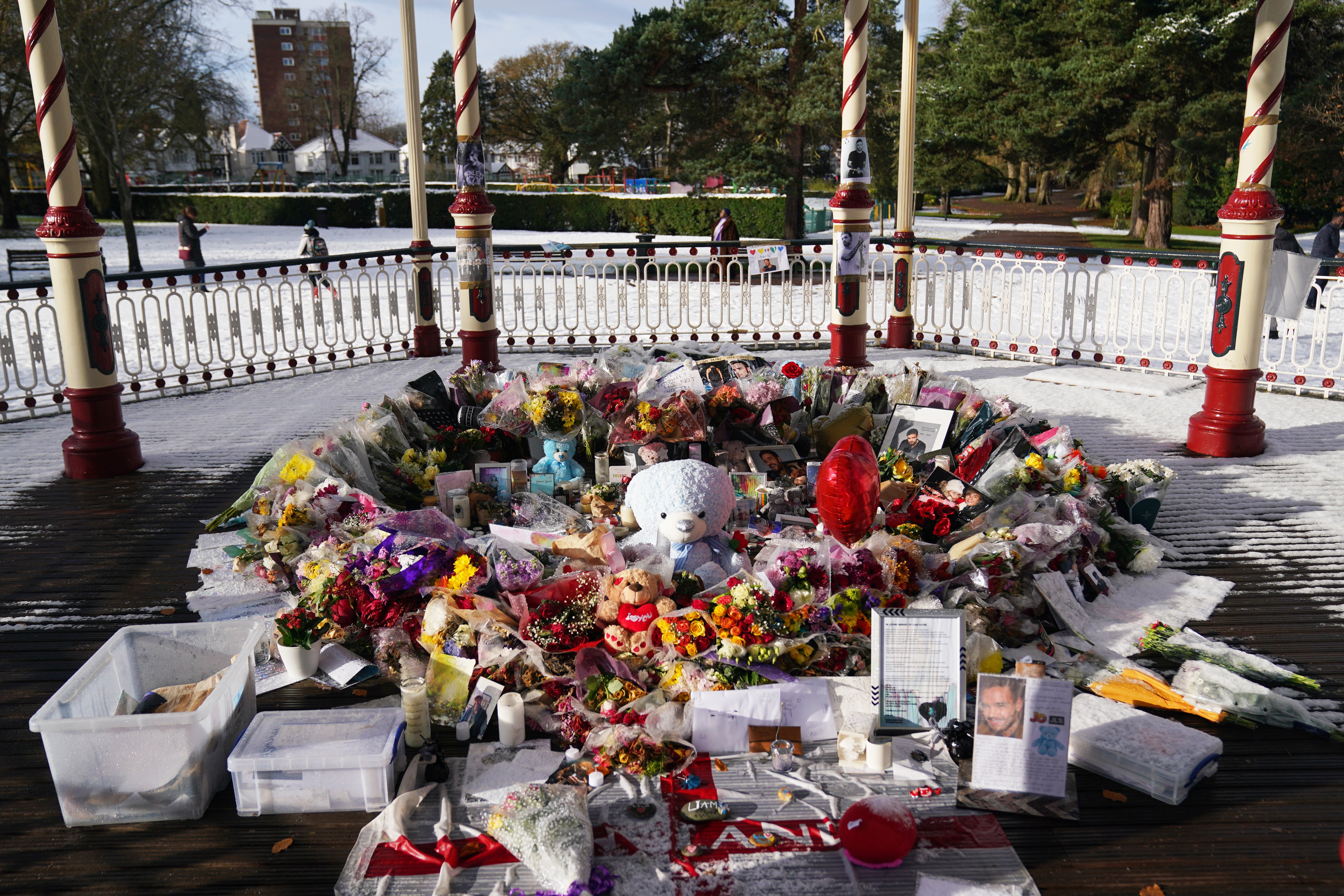 Homenajes en honor de Payne en un quiosco de música de Wolverhampton, su ciudad natal