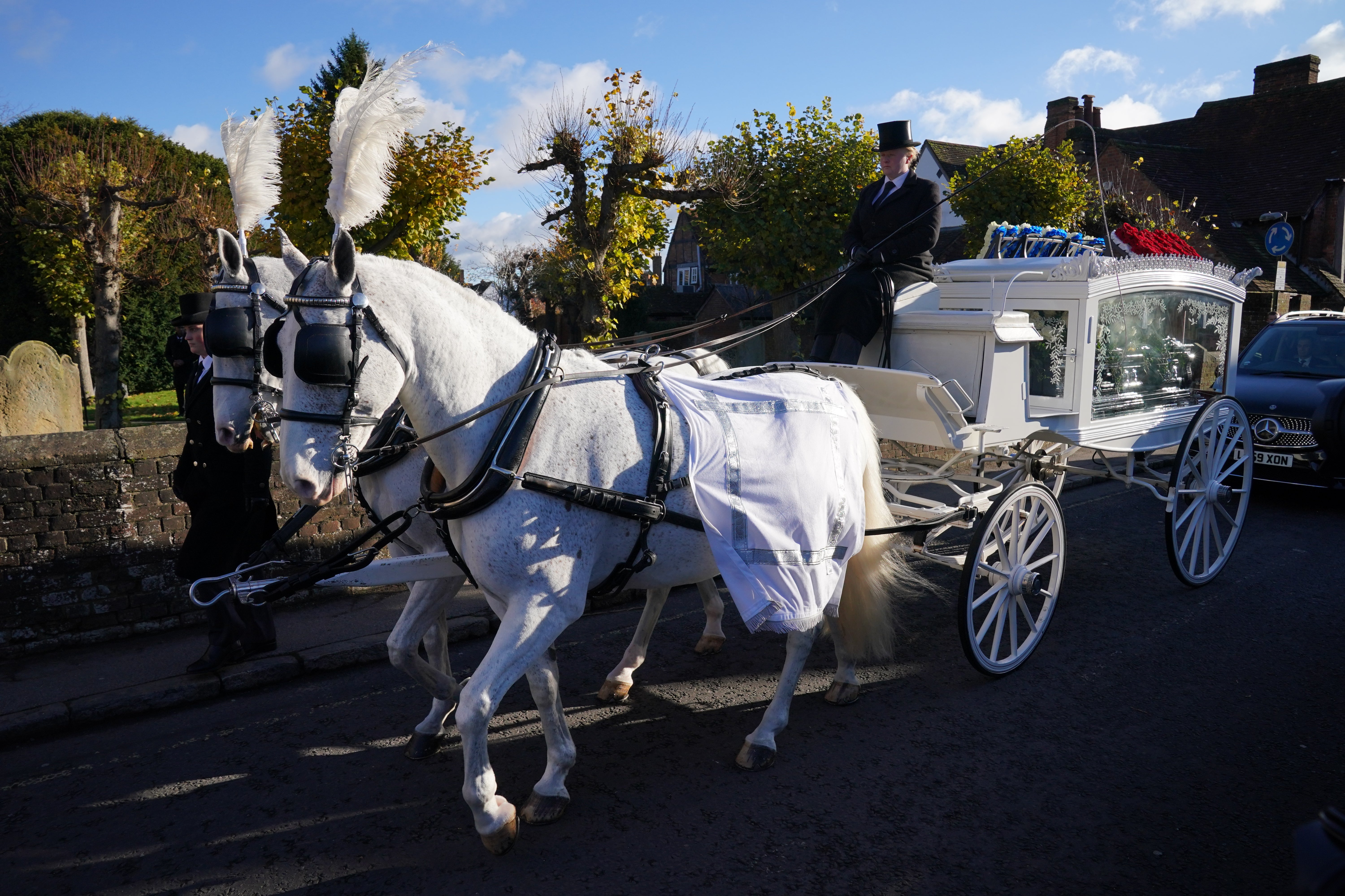 El ataúd de Payne llegó a la iglesia en un coche fúnebre tirado por caballos