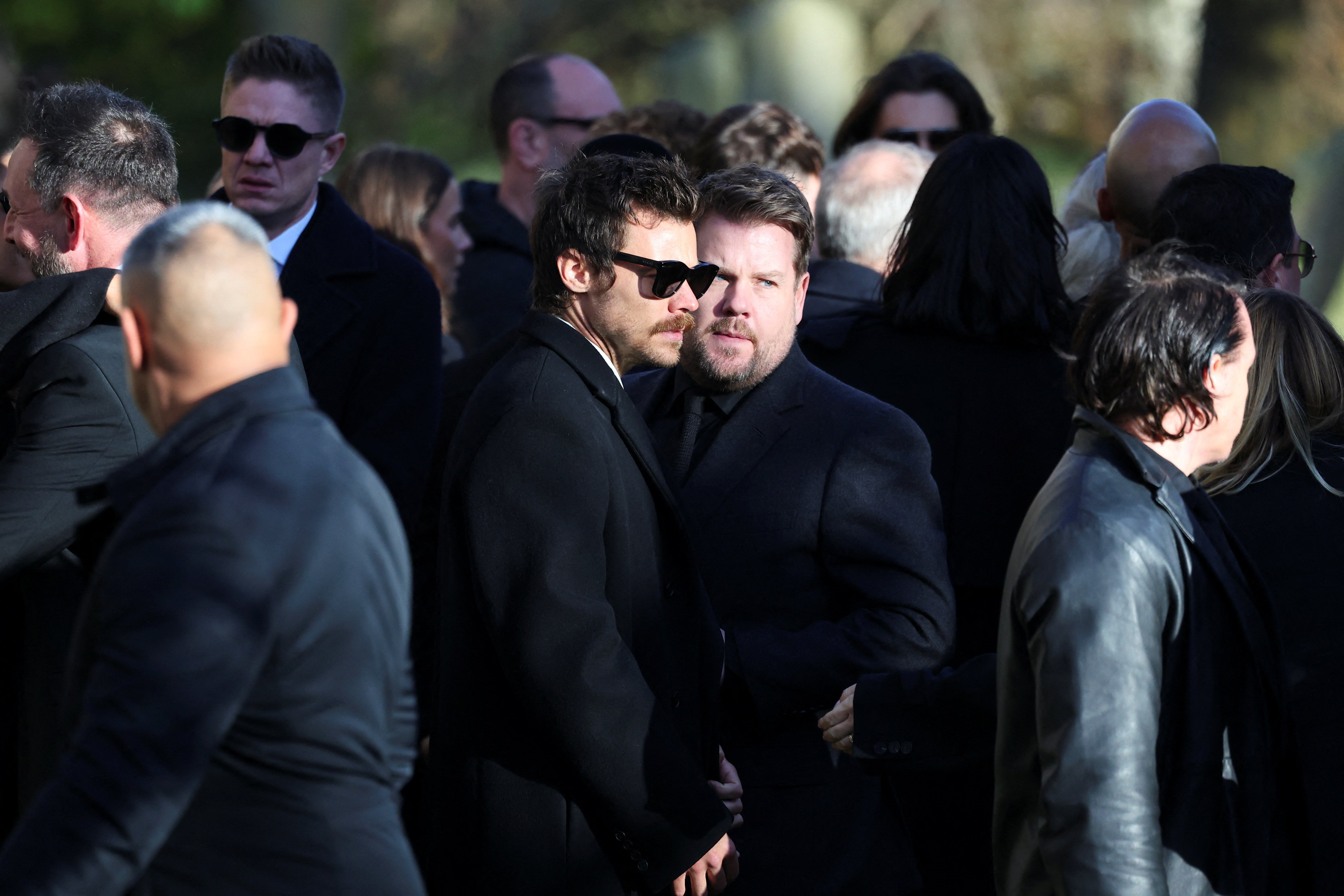 Harry Styles y James Corden abandonan el funeral de la estrella de One Direction Liam Payne