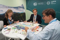 Expertos buscan salvar al mundo en juego de mesa, lo que diplomáticos en COP29 intentan en vida real