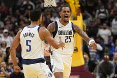 Mavericks desperdician ventaja de 24 puntos pero vencen a Nuggets por 123-120