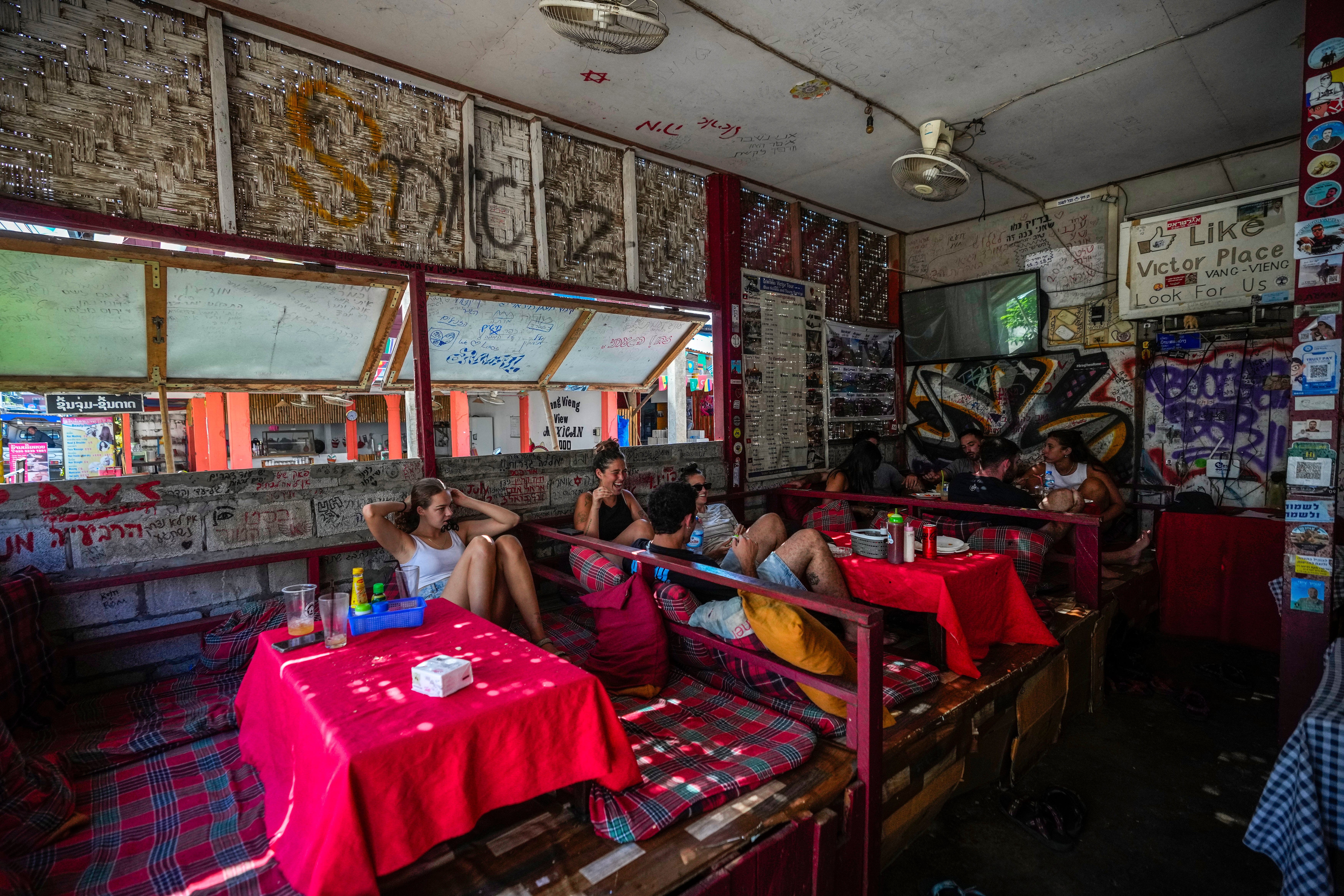 LAOS-TURISTAS INTOXICADOS