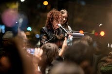 Nan Goldin inaugura exposición en Berlín con discurso crítico hacia Israel