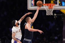 Jokic anota 34, Porter suma 24 y Nuggets superan a Lakers por 127-102