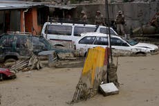 Primeras lluvias provocan avalancha de lodo en un barrio de La Paz, Bolivia, tras meses de sequía
