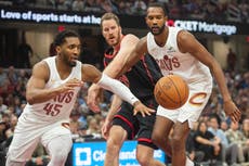 Mitchell y Jerome anotan 26 cada uno y Cavaliers siguen invictos en casa al ganar 122-108 a Raptors