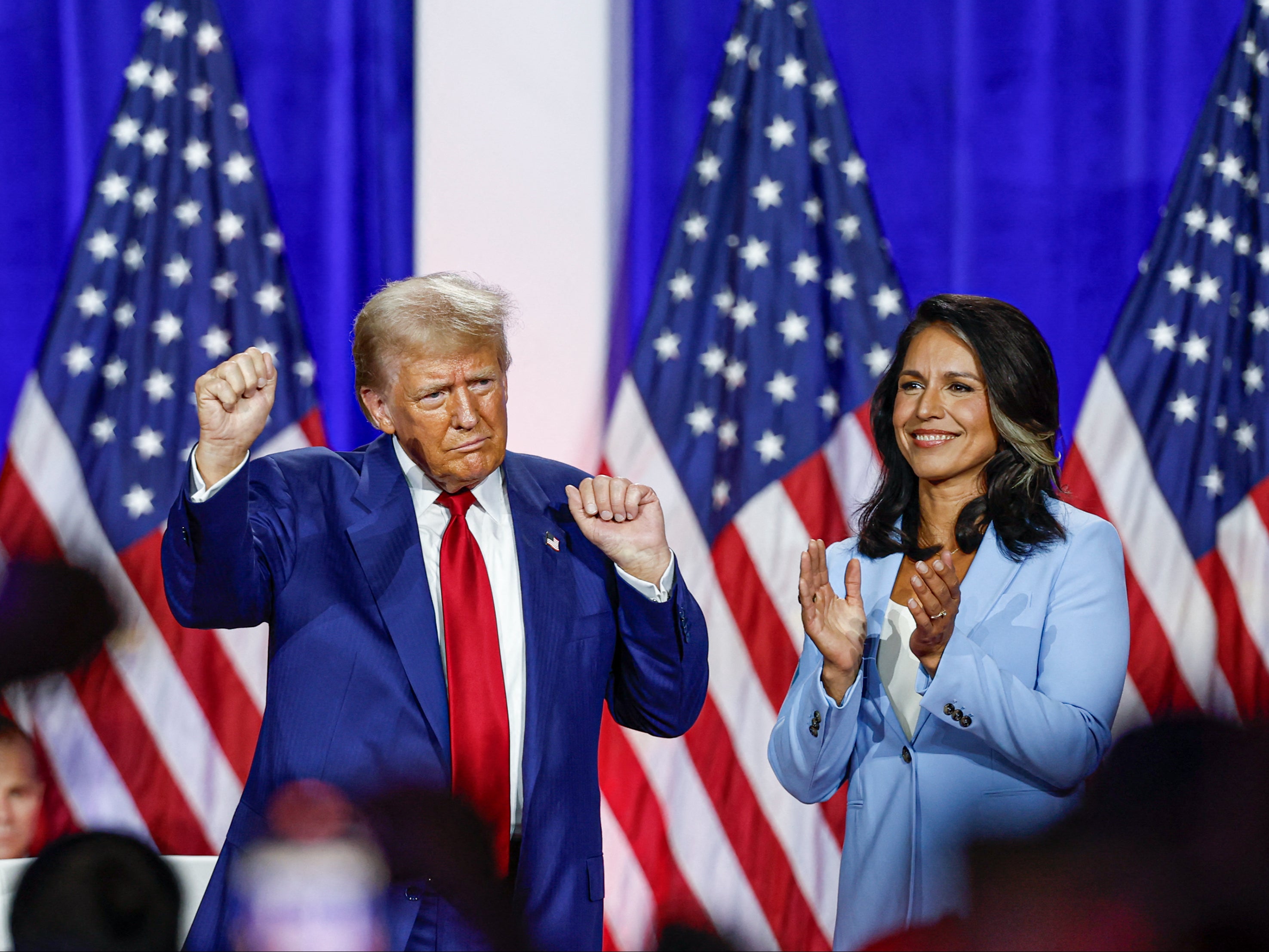 Donald Trump y Tulsi Gabbard en campaña en La Crosse, Wisconsin, el pasado agosto