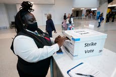 Trabajadores del aeropuerto de Charlotte en huelga por bajos salarios