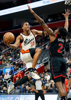 Ivey anota en el último segundo y Pistons vencen 102-100 a Raptors