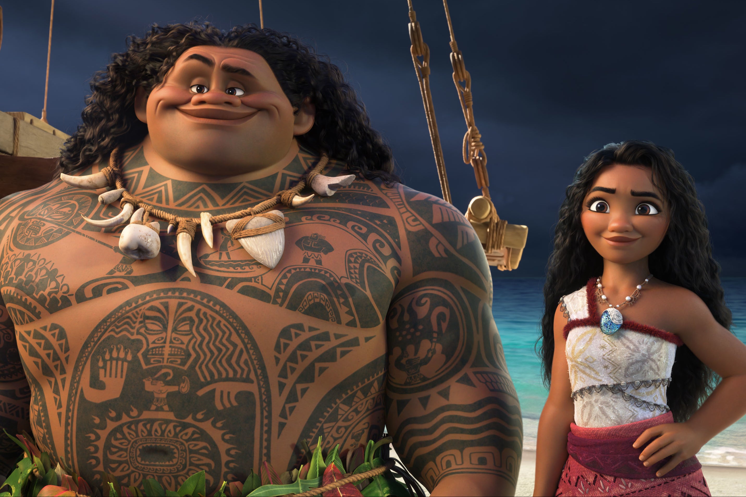 Maui (con la voz de Dwanye Johnson) y Moana (con la voz de Auli'i Cravalho) en ‘Moana 2’