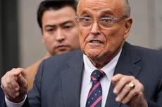 Rudy Giuliani es reprendido por acusar a juez de injusticia en caso de activos