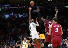 Con 37 puntos de Lillard, Bucks sin Giannis resisten ante Heat y se imponen por 106-103