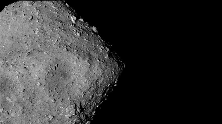 La nave espacial japonesa Hayabusa 2 tomó imágenes del asteroide Ryugu mientras volaba junto a él hace dos años