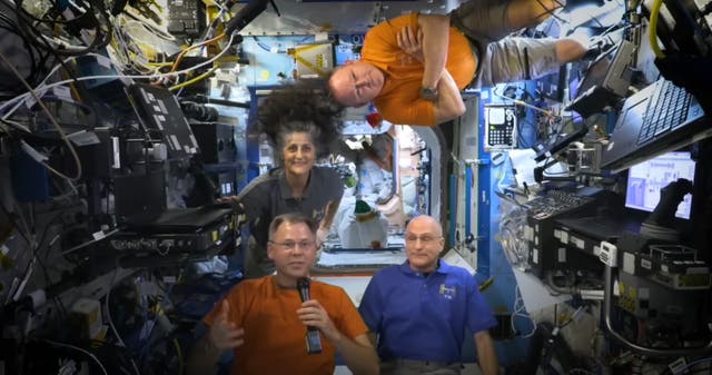 <p>Los astronautas de la NASA en la Estación Espacial Internacional revelan sus planes para Acción de Gracias en un nuevo video. Los astronautas celebran y agradecen la experiencia única de la ingravidez espacial</p>