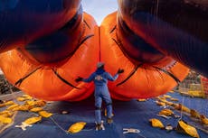 Globos gigantes cobran forma antes del Desfile de Acción de Gracias de Macy’s en Nueva York