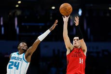 Tyler Herro registra 27 puntos en triunfo del Heat 98-94 sobre los Hornets y así evitar remontada