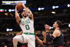 Tatum anota 35 puntos, Pritchard suma 29 y Celtics derrotan 138-129 a Bulls