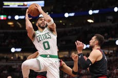 Tatum anota 35 puntos, Pritchard suma 29 y Celtics derrotan 138-129 a Bulls