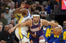 Booker anota 27 y Suns vencen 113-105 a Warriors, que hilan su 4ta derrota