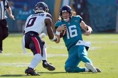 Texans toman impulso al vencer 23-20 a Jaguars y lesionar al QB Trevor Lawrence