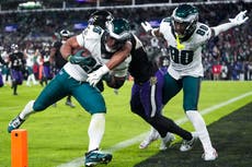 La defensiva de Filadelfia y fallas de Tucker llevan a los Eagles a vencer 24-19 sobre los Ravens