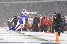 Josh Allen anota por aire, tierra y recibiendo para que Bills aplastaran 35-10 a 49ers