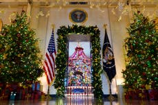 Tema navideño en la Casa Blanca de Biden: "Una temporada de paz y luz"