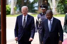 En su visita a Angola, Biden dice que EEUU está "totalmente comprometido" con África